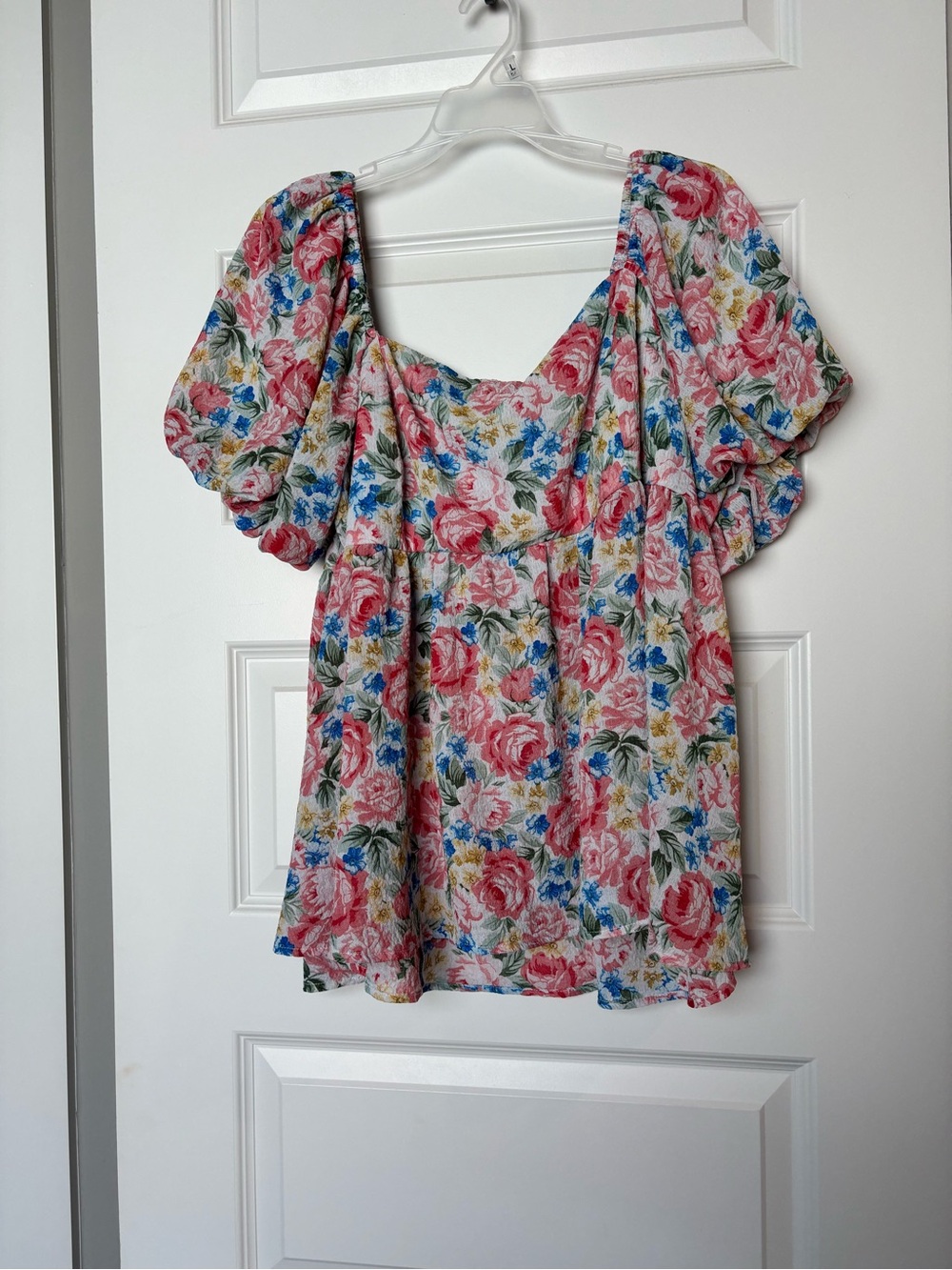 Chic Soul Floral Puff-Sleeve Top in Pink and Blue